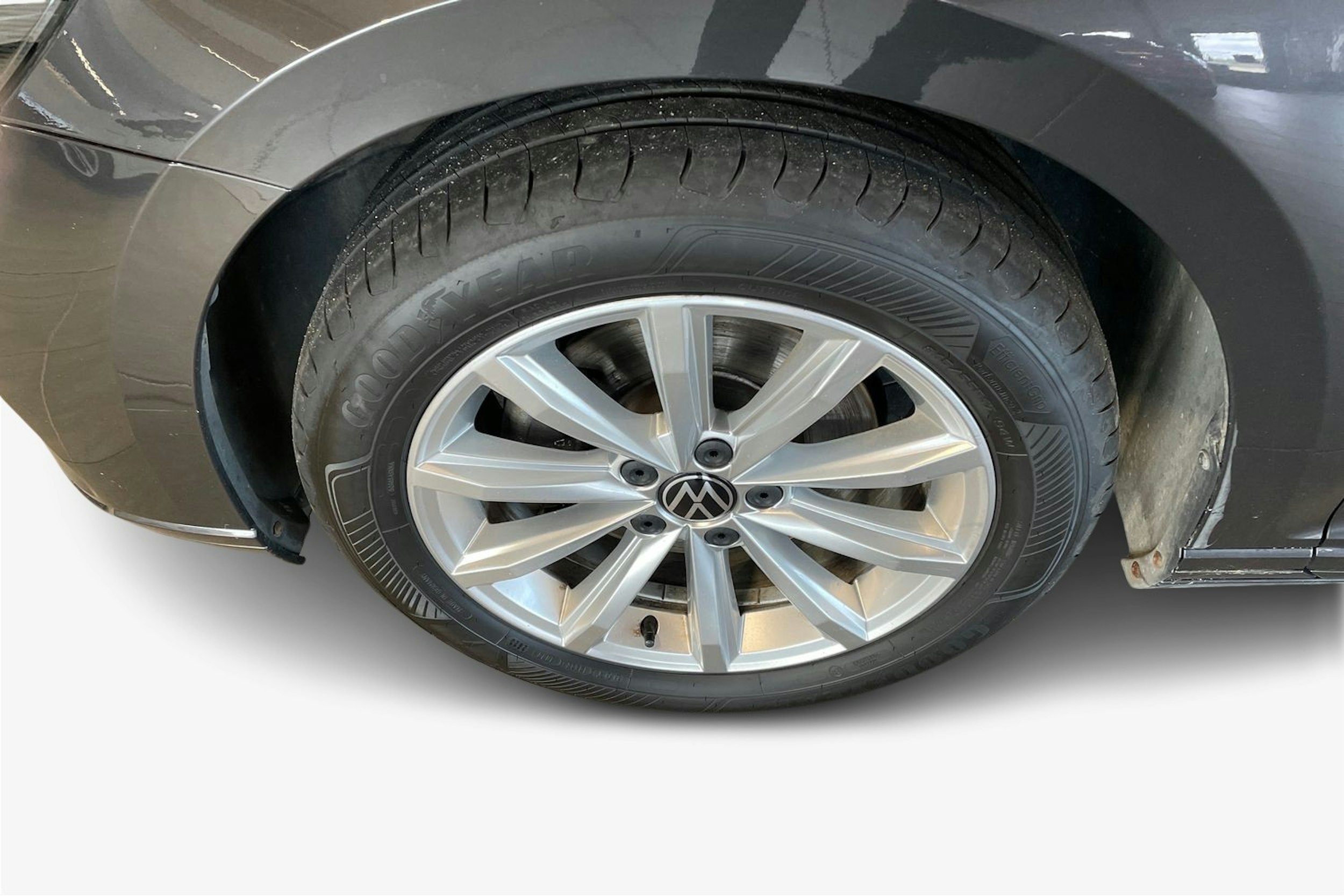 harmaa Volkswagen Passat 2022 kuva 11.