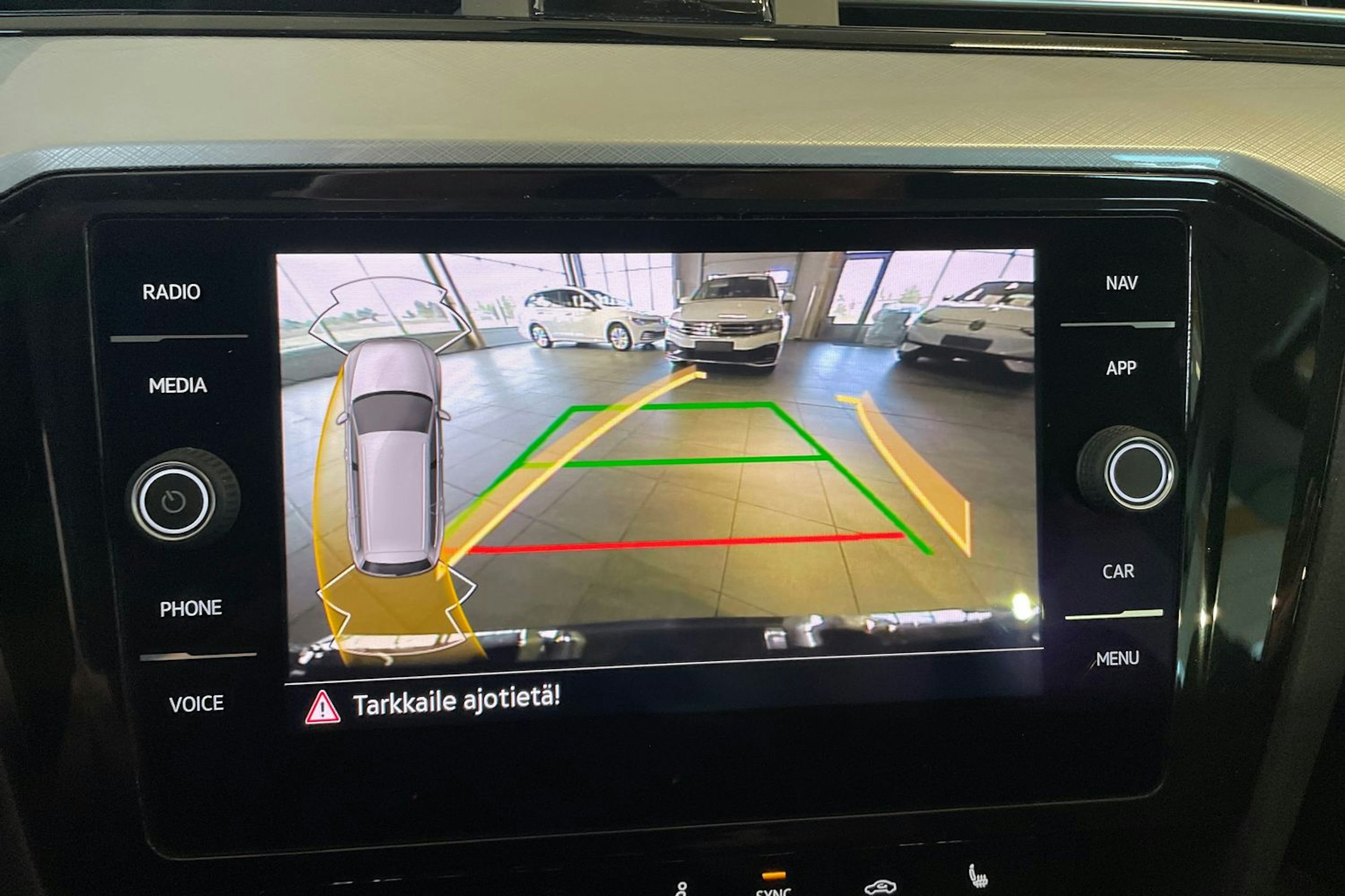 harmaa Volkswagen Passat 2022 kuva 15.