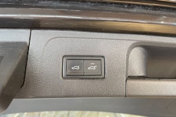 harmaa Volkswagen Passat 2022 kuva 20.