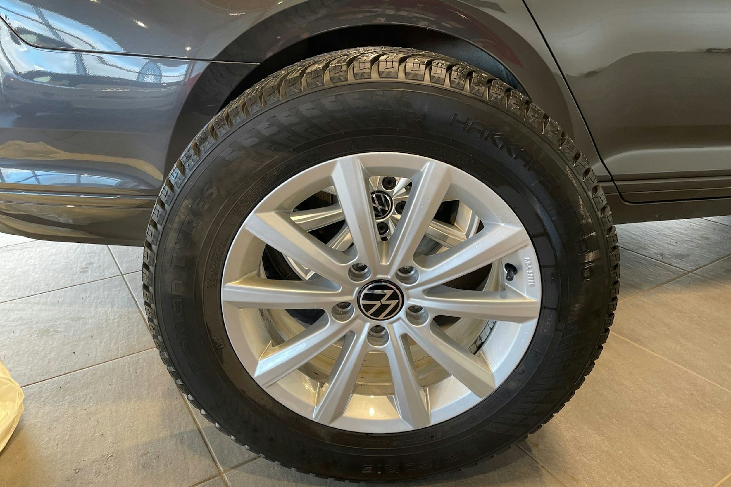 harmaa Volkswagen Passat 2022 kuva 22.