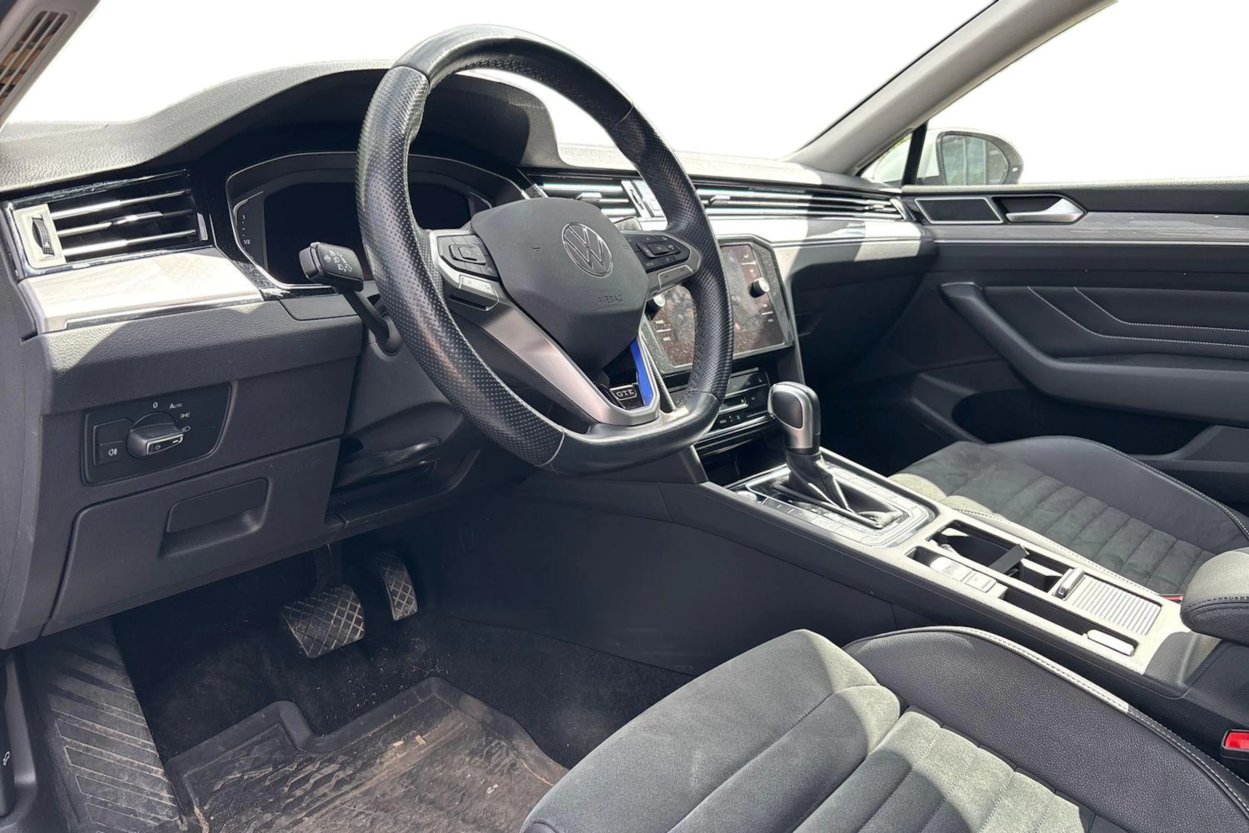 Valkoinen Volkswagen PASSAT 2022 kuva 3.