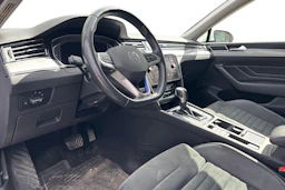 Valkoinen Volkswagen PASSAT 2022 kuva 3.