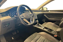 Valkoinen Volkswagen PASSAT 2022 kuva 8.
