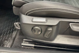 Valkoinen Volkswagen PASSAT 2022 kuva 17.