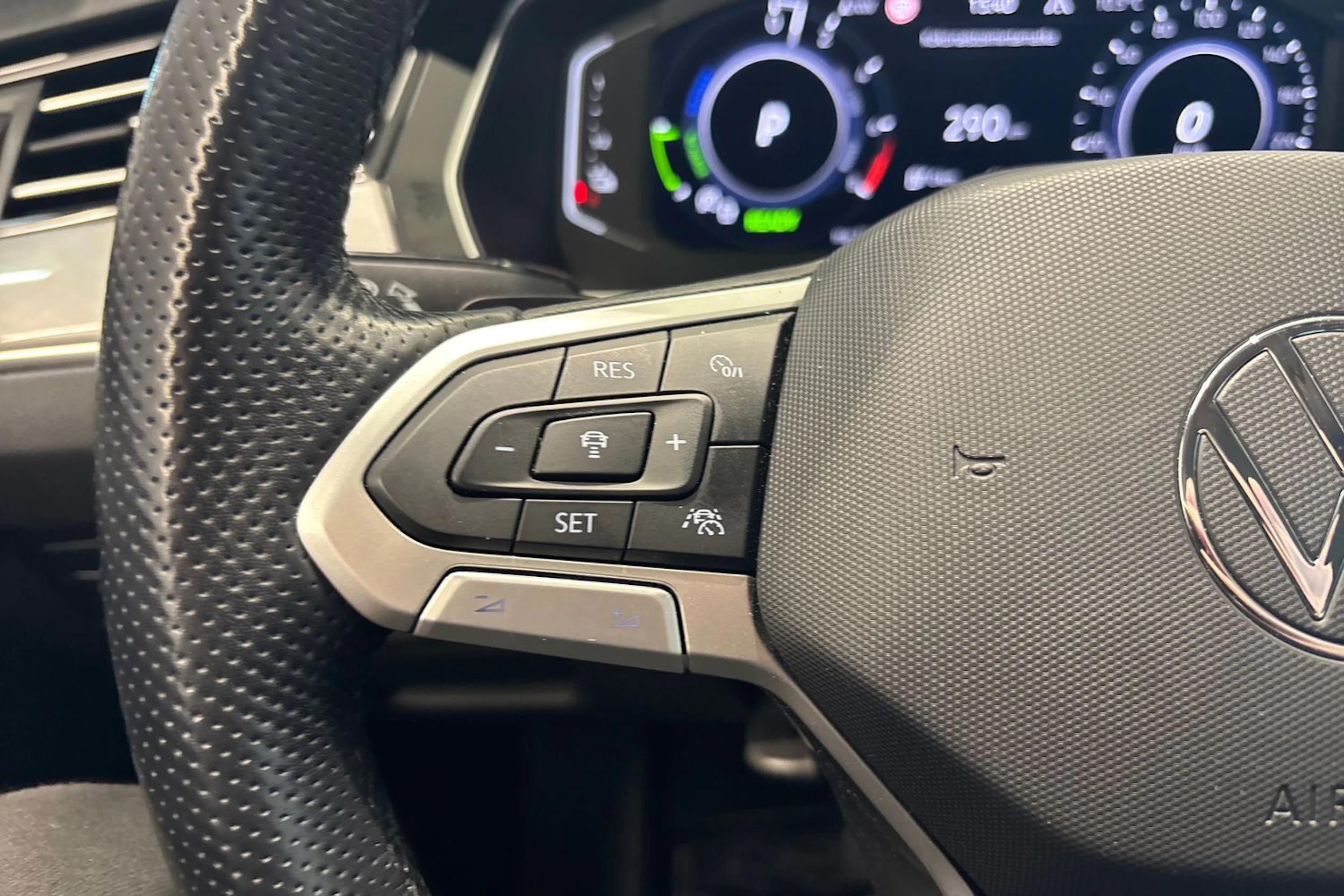 Valkoinen Volkswagen PASSAT 2022 kuva 19.