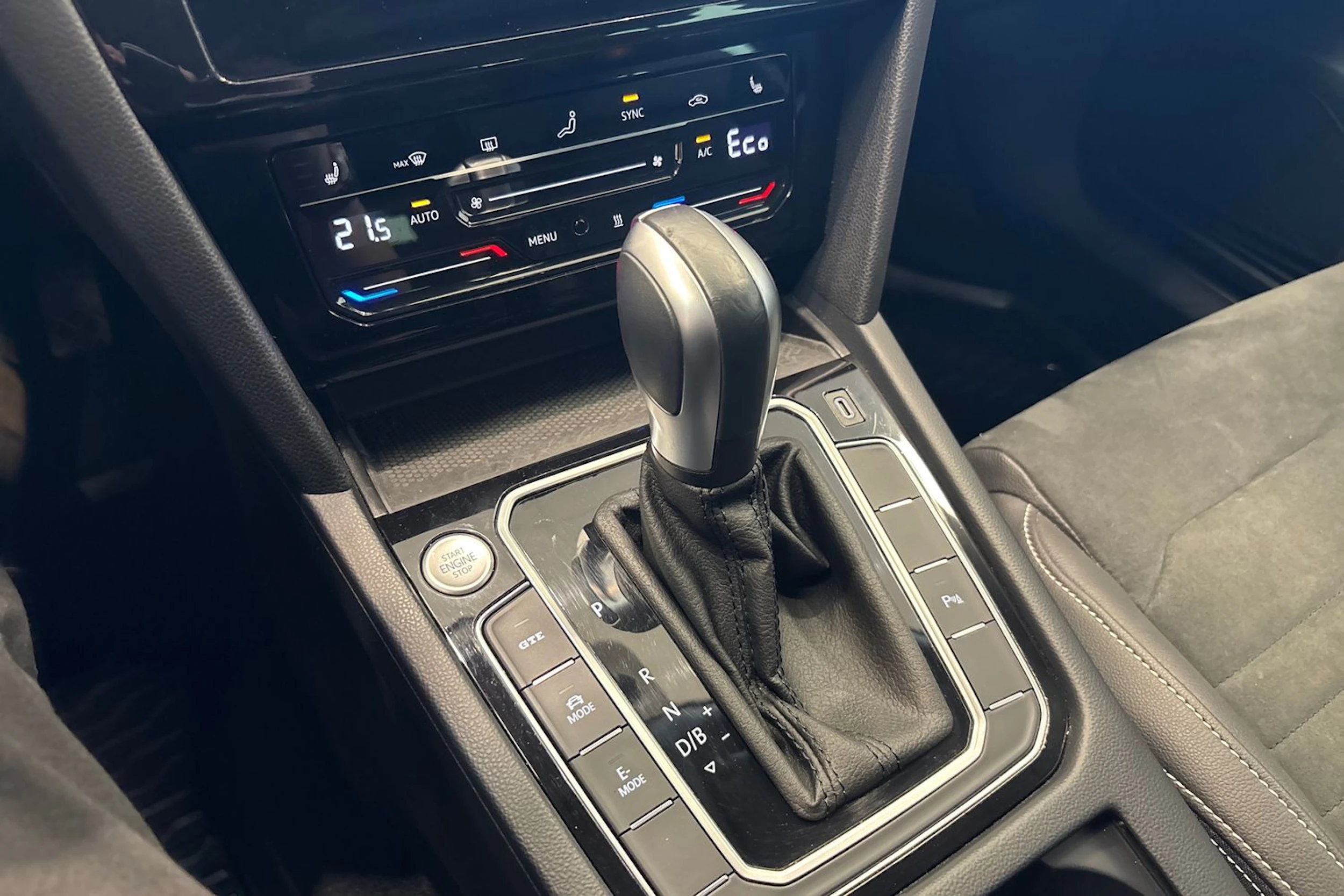Valkoinen Volkswagen PASSAT 2022 kuva 25.