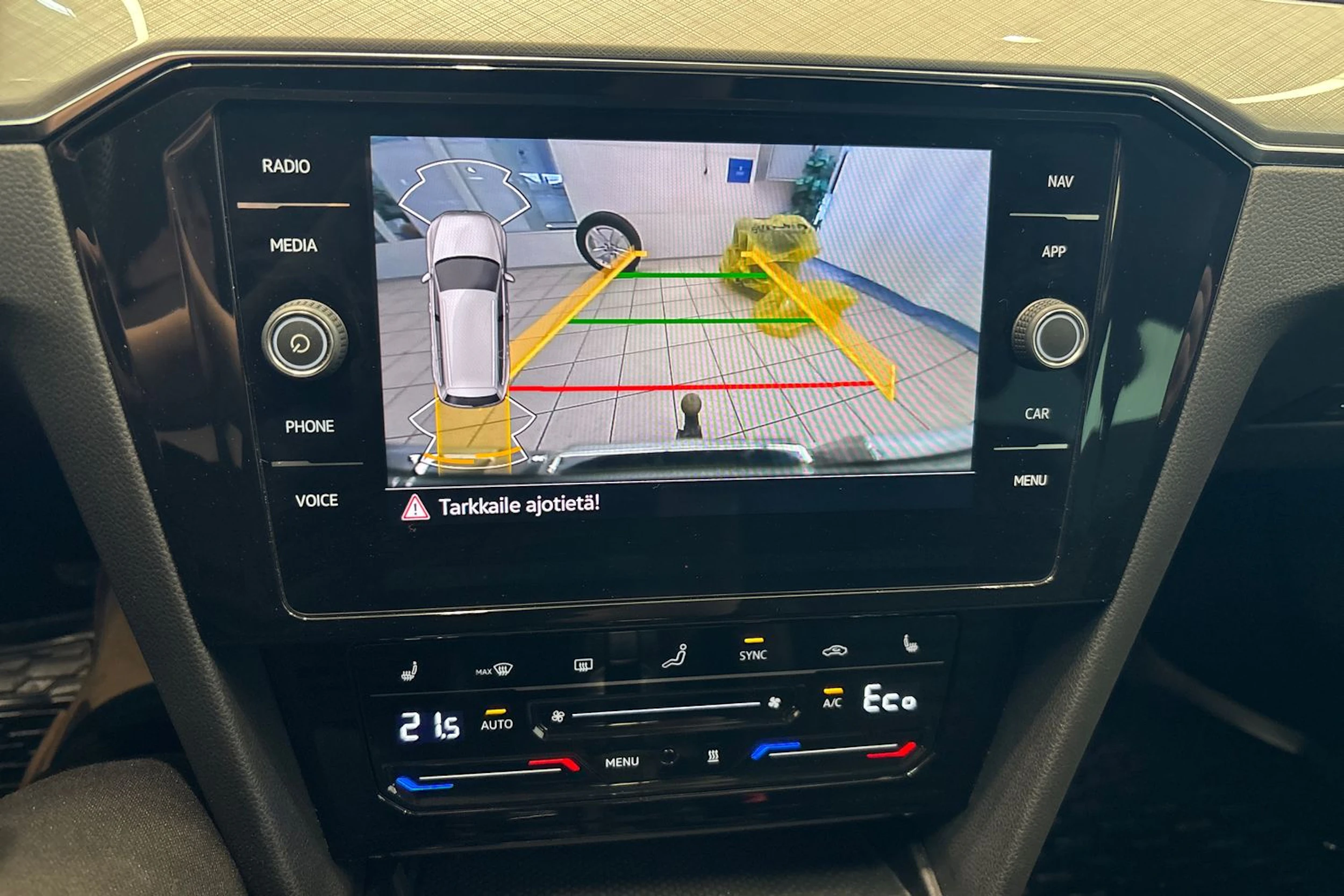 Valkoinen Volkswagen PASSAT 2022 kuva 27.