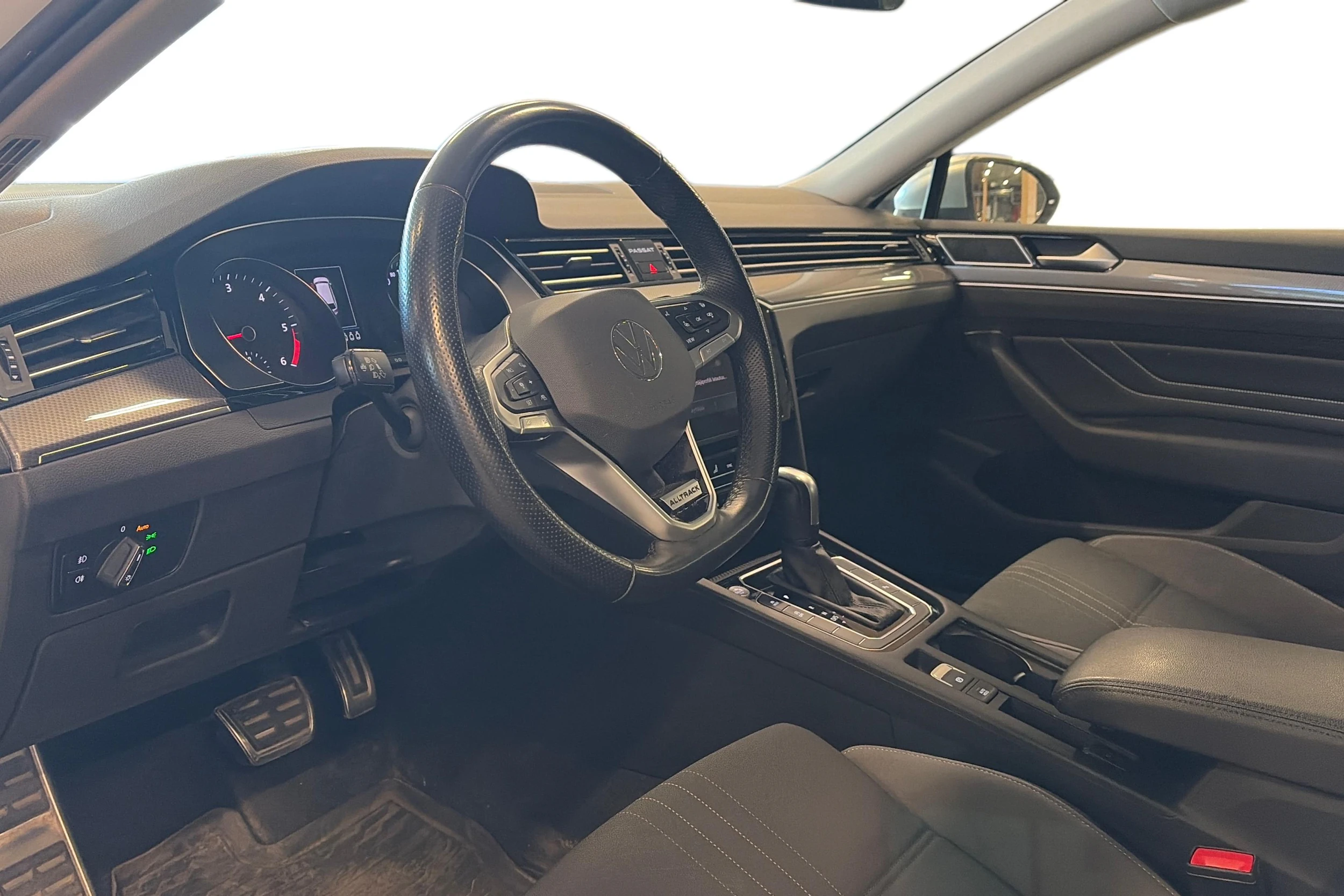 valkoinen Volkswagen Passat 2022 kuva 3.