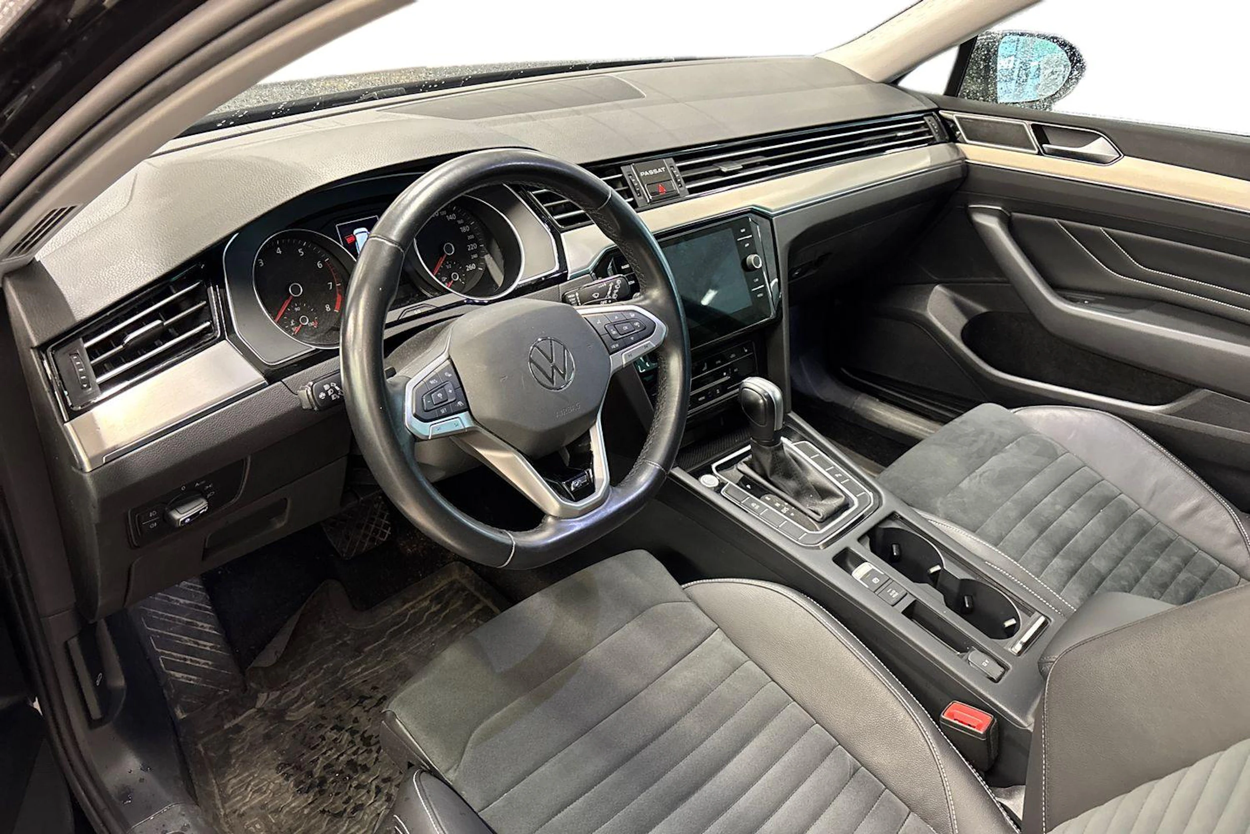 musta Volkswagen Passat 2022 kuva 3.