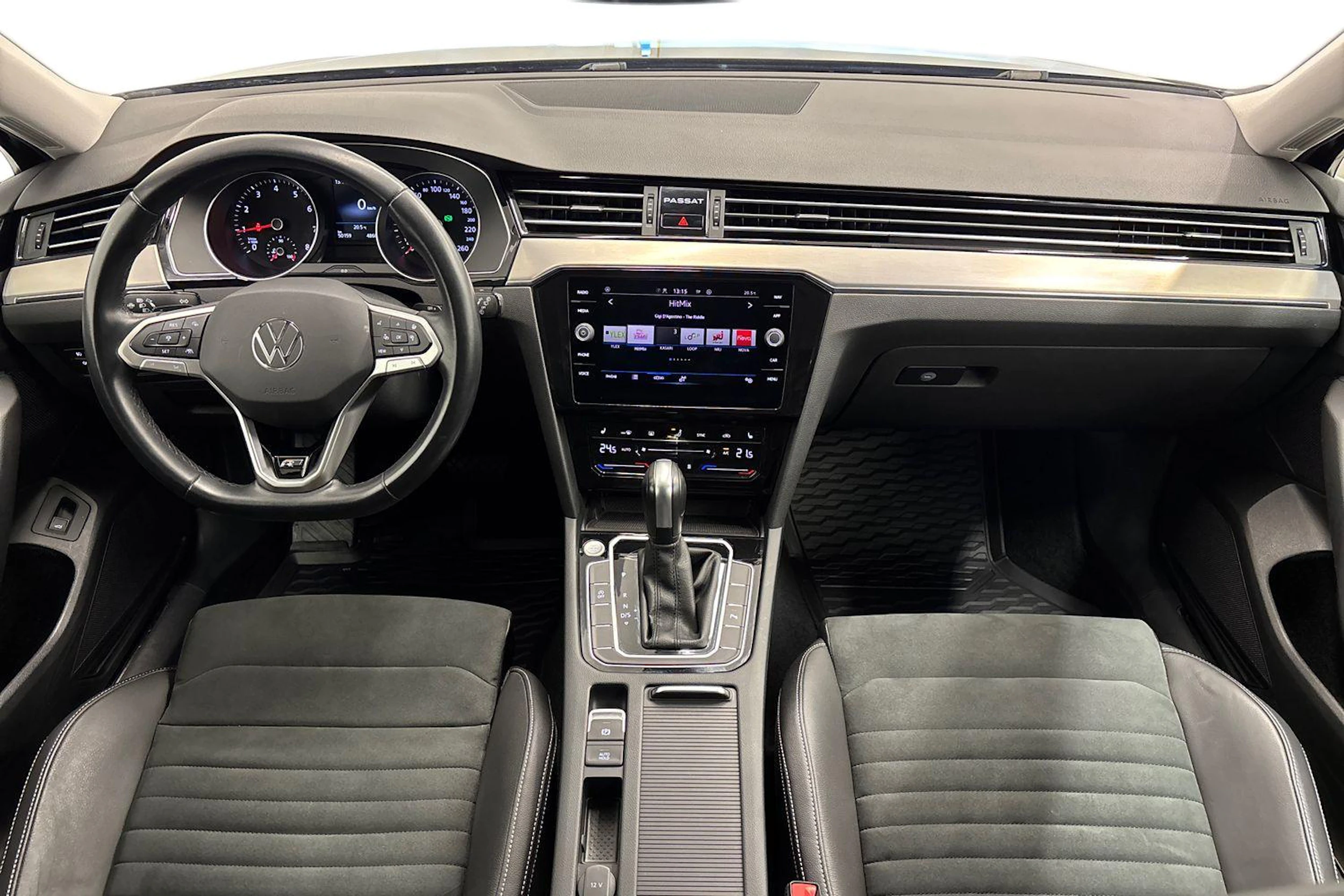 musta Volkswagen Passat 2022 kuva 7.