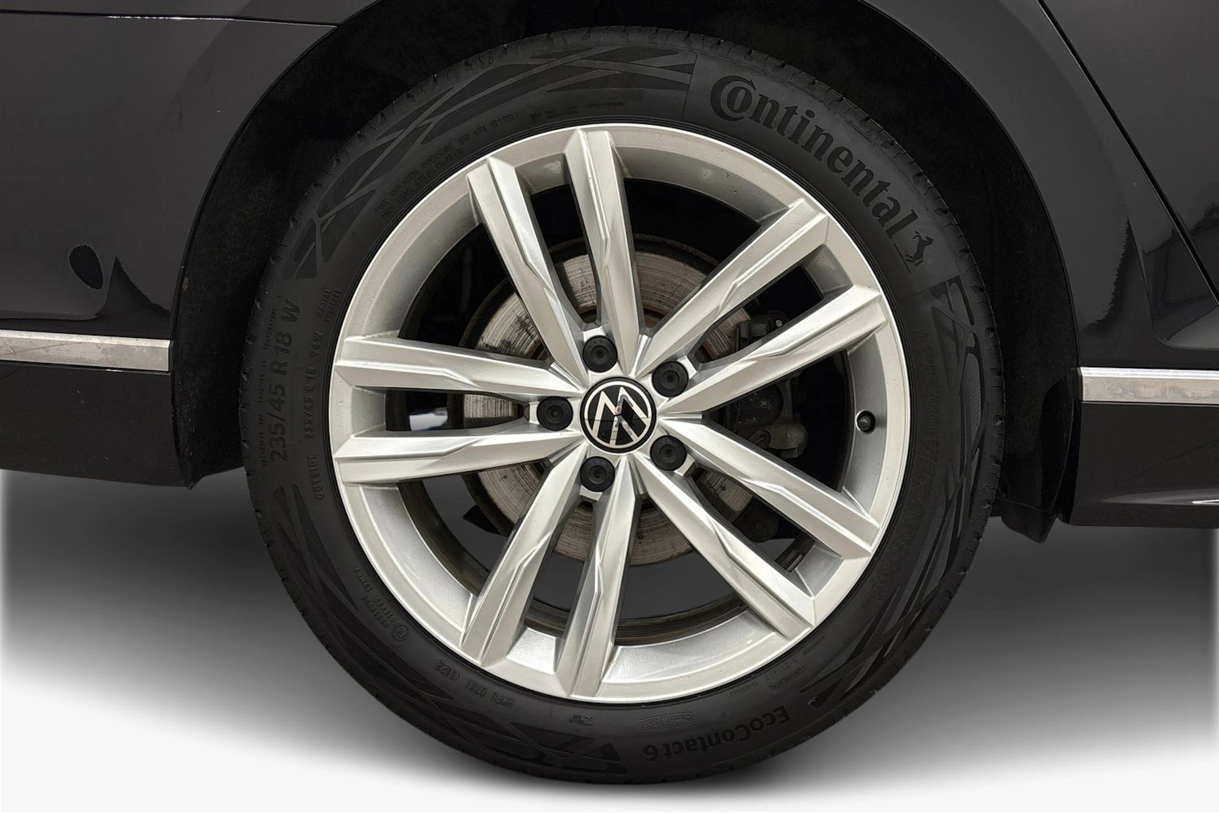 musta Volkswagen Passat 2022 kuva 9.