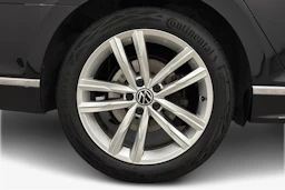 musta Volkswagen Passat 2022 kuva 9.