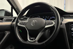 musta Volkswagen Passat 2022 kuva 13.