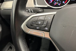 musta Volkswagen Passat 2022 kuva 14.