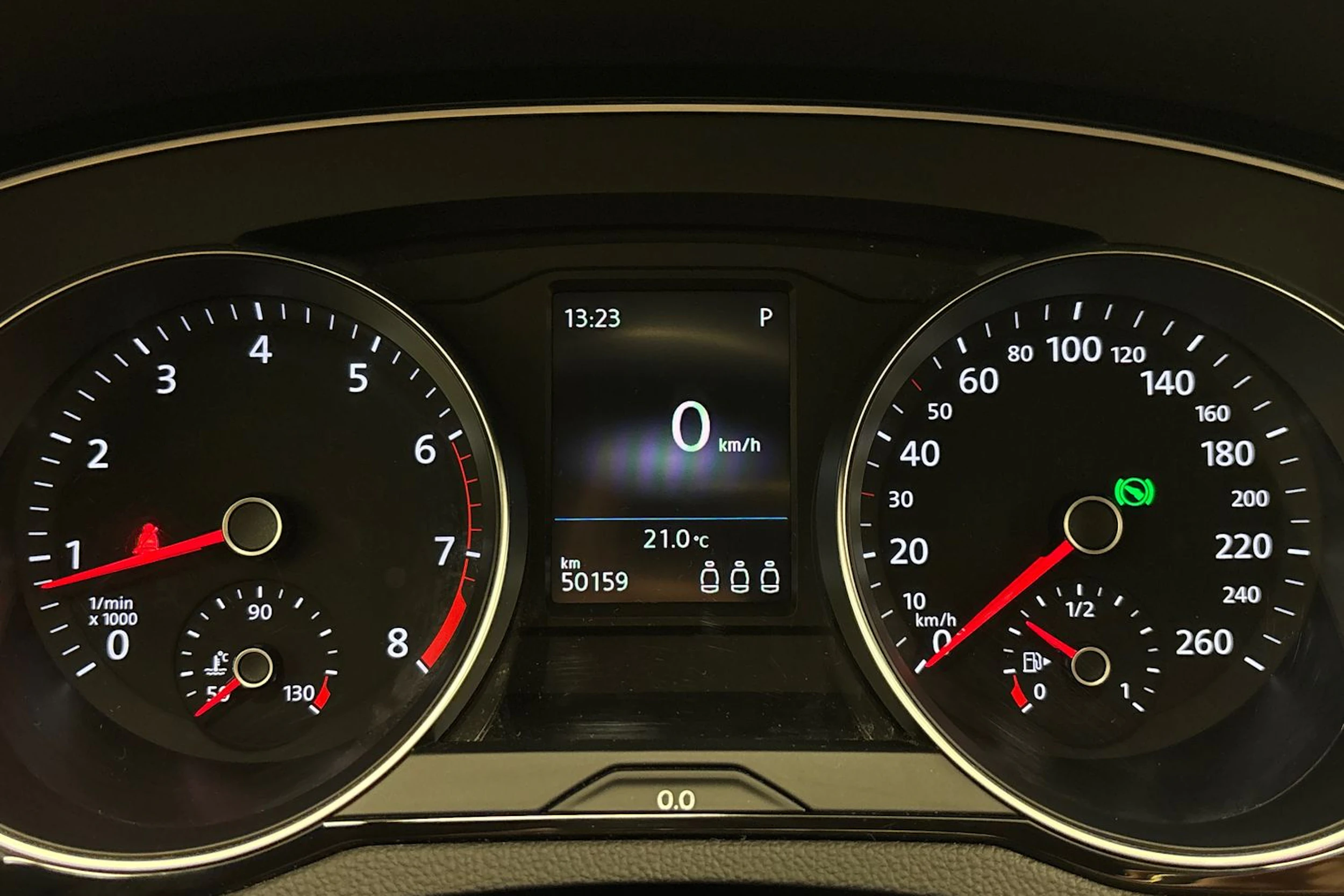 musta Volkswagen Passat 2022 kuva 16.