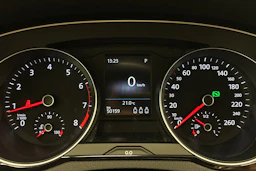 musta Volkswagen Passat 2022 kuva 16.