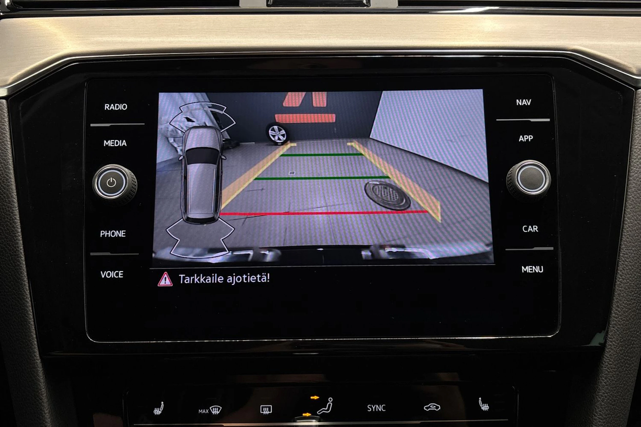 musta Volkswagen Passat 2022 kuva 17.