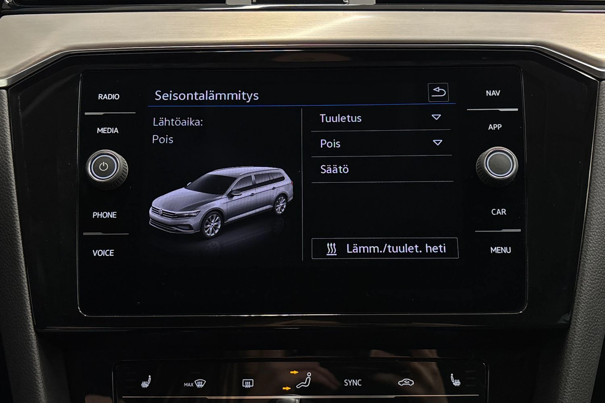 musta Volkswagen Passat 2022 kuva 18.
