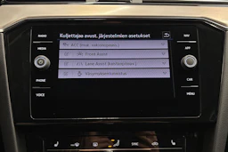 musta Volkswagen Passat 2022 kuva 20.