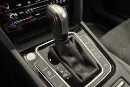 musta Volkswagen Passat 2022 kuva 21.