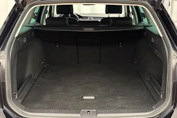 musta Volkswagen Passat 2022 kuva 22.