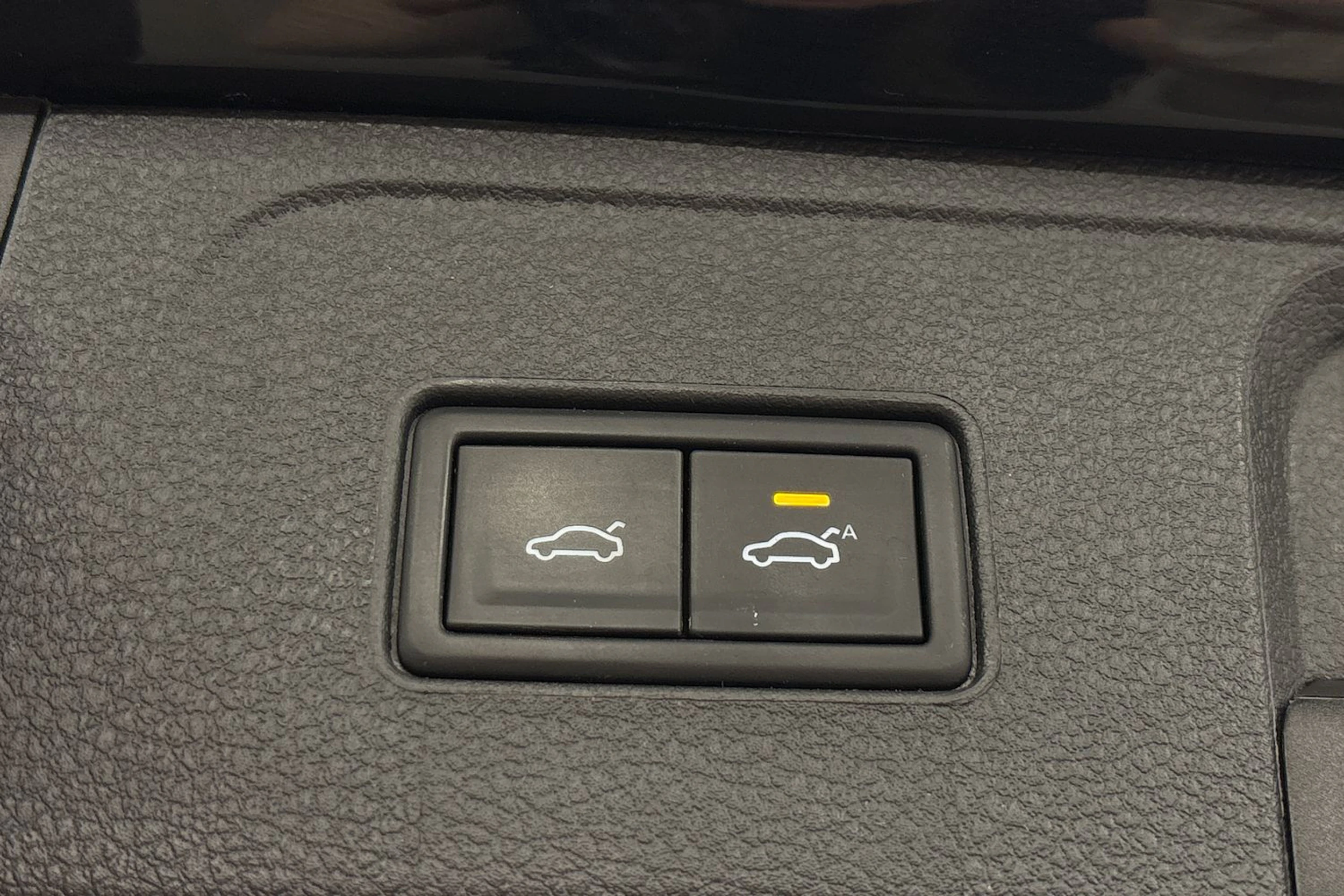musta Volkswagen Passat 2022 kuva 23.
