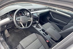 harmaa Volkswagen Passat 2022 kuva 3.