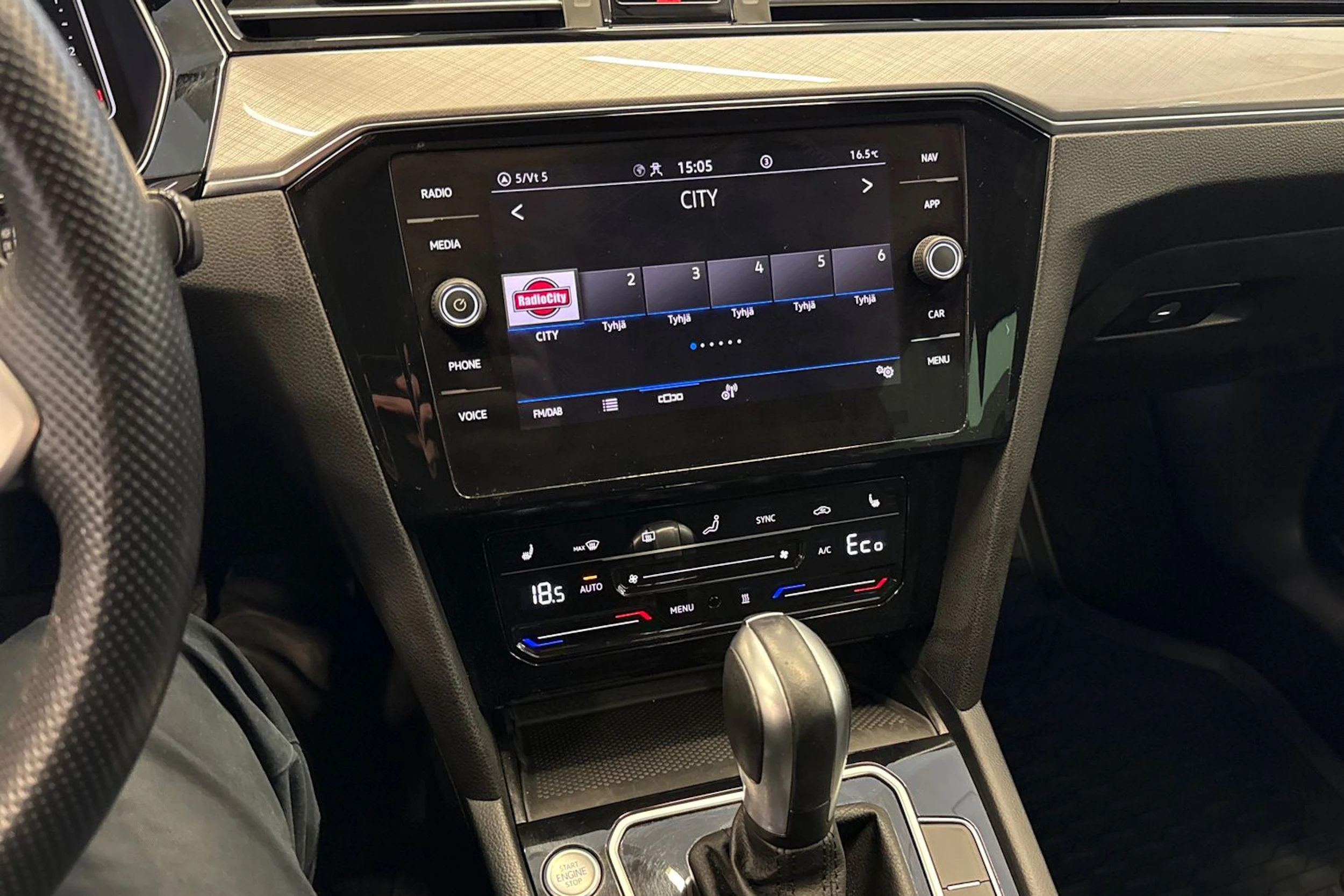 Harmaa Volkswagen PASSAT 2022 kuva 15.