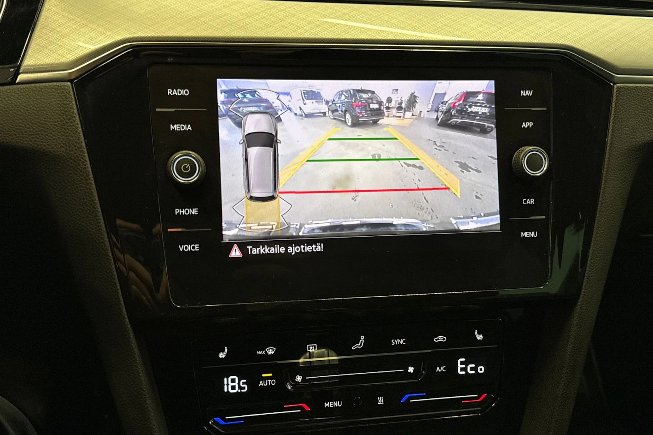 Harmaa Volkswagen PASSAT 2022 kuva 16.