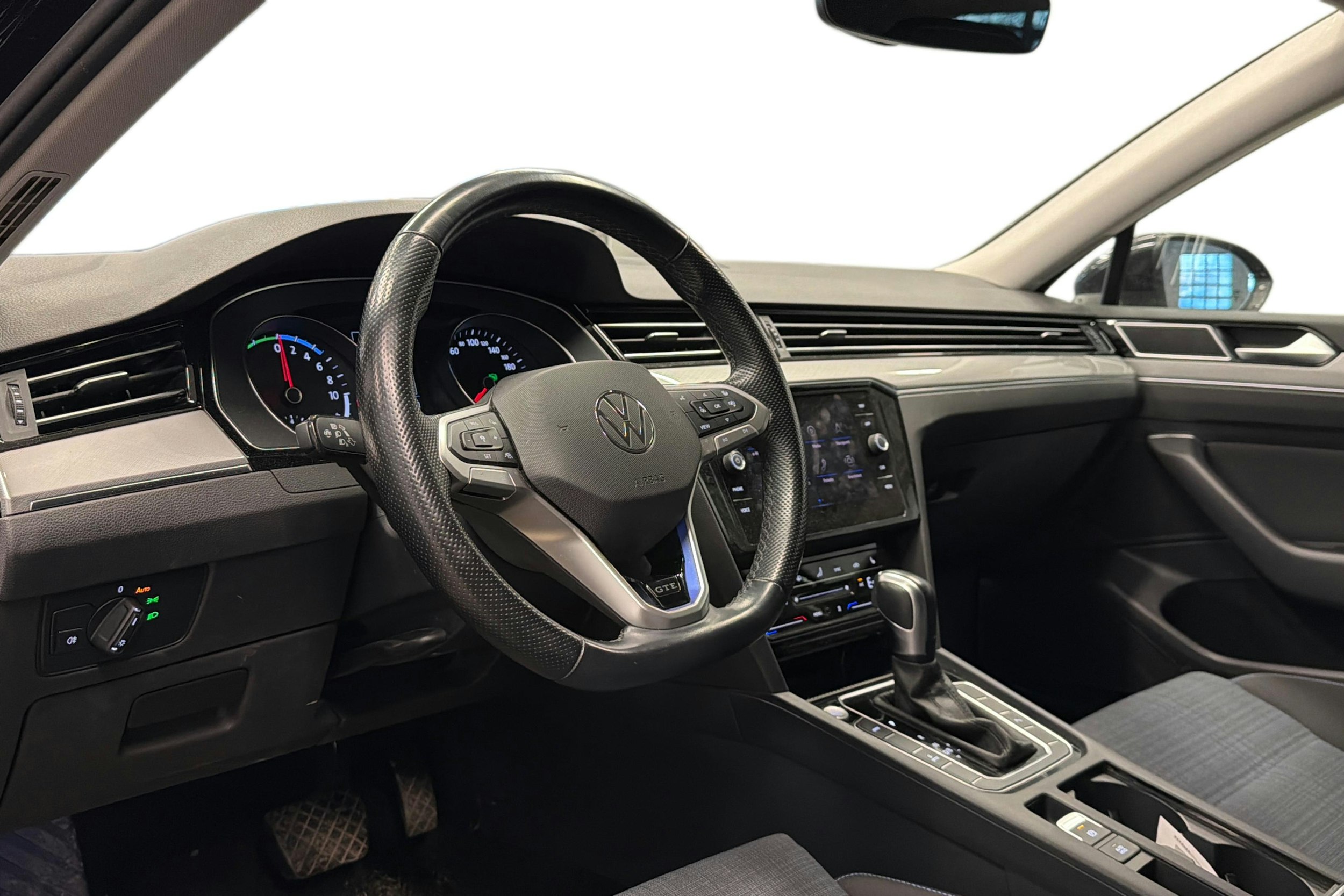 musta Volkswagen Passat 2022 kuva 3.