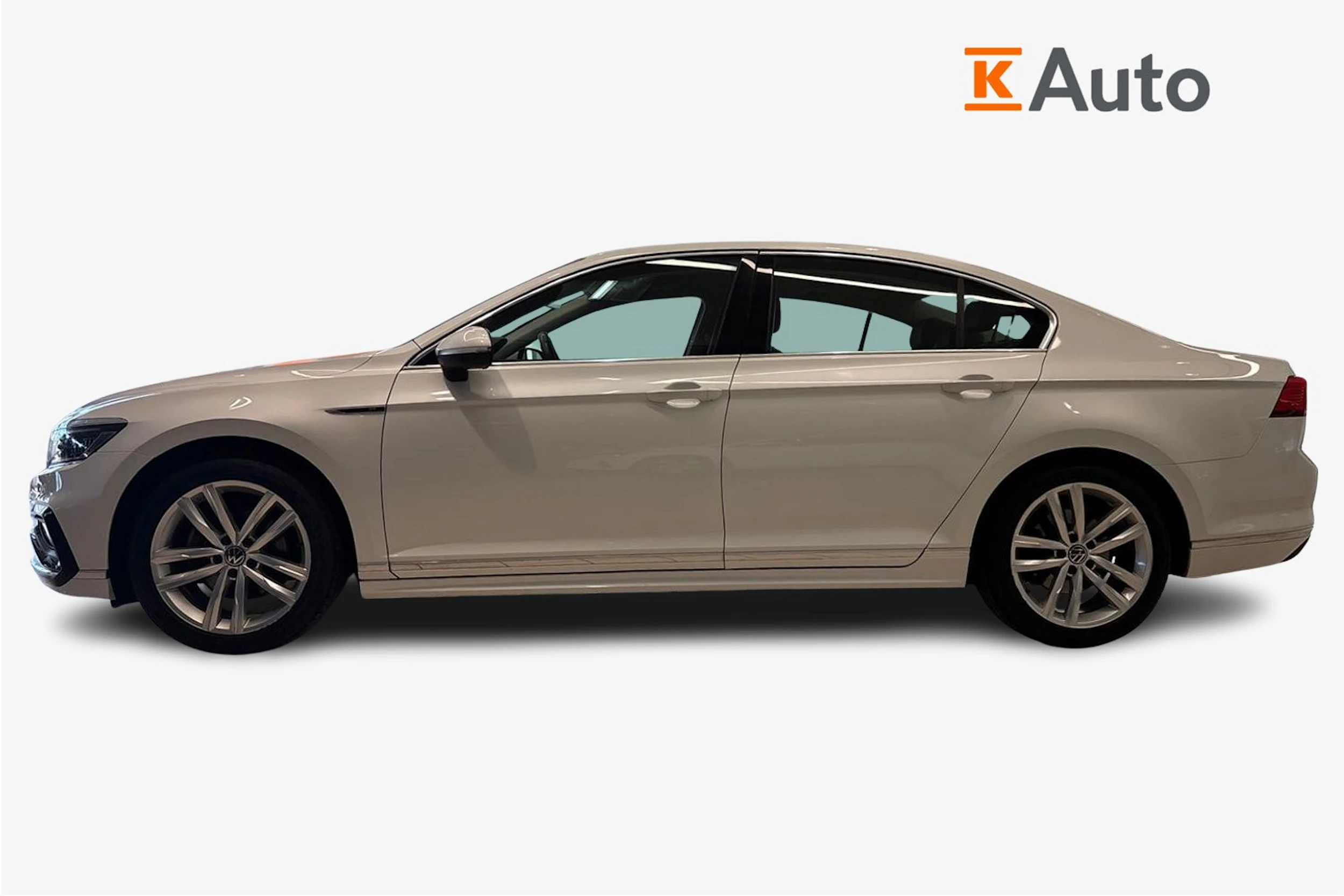 valkoinen Volkswagen Passat 2022 kuva 5.