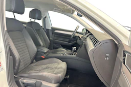 valkoinen Volkswagen Passat 2022 kuva 9.