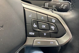 valkoinen Volkswagen Passat 2022 kuva 15.