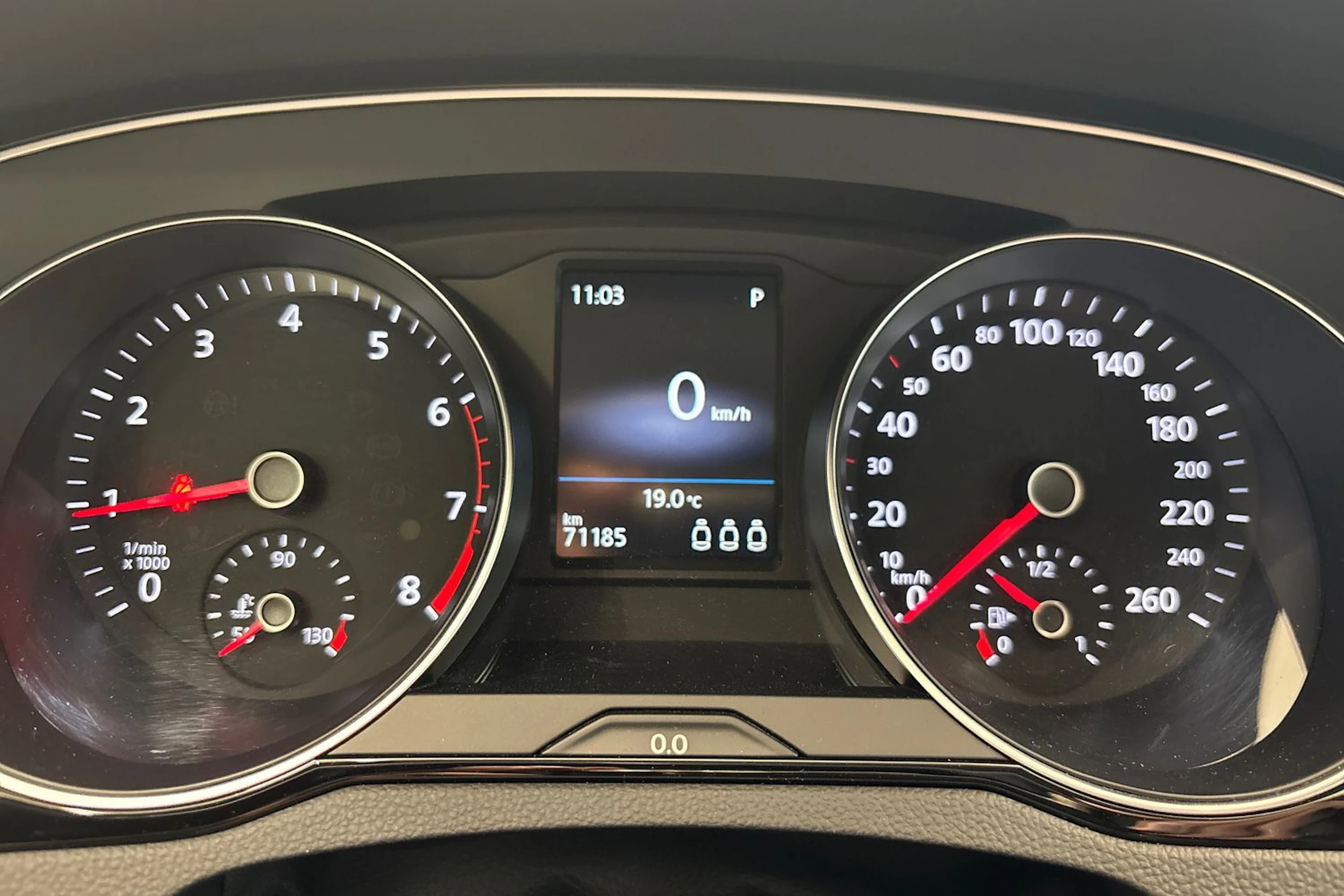 valkoinen Volkswagen Passat 2022 kuva 16.
