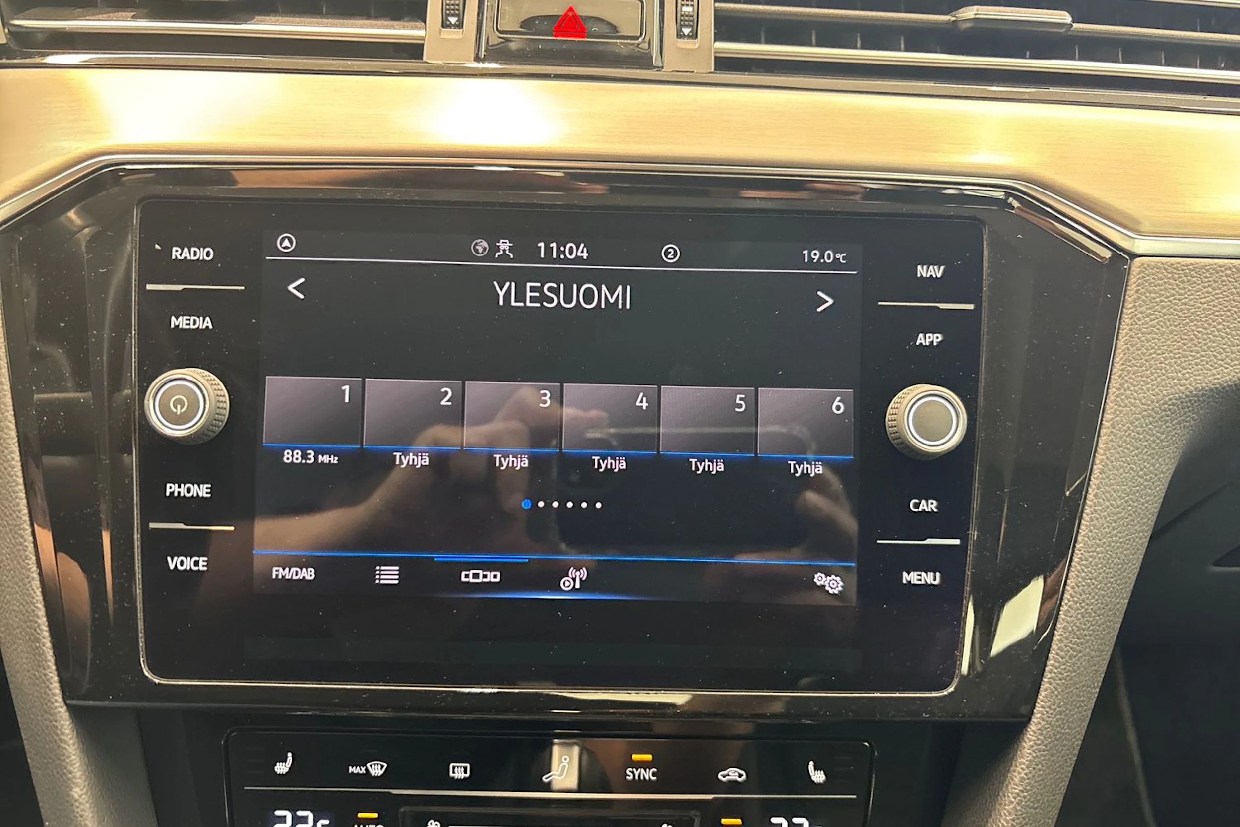 valkoinen Volkswagen Passat 2022 kuva 17.