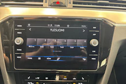 valkoinen Volkswagen Passat 2022 kuva 17.