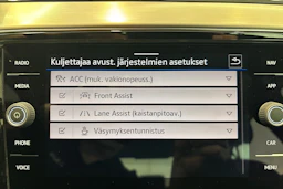 valkoinen Volkswagen Passat 2022 kuva 21.