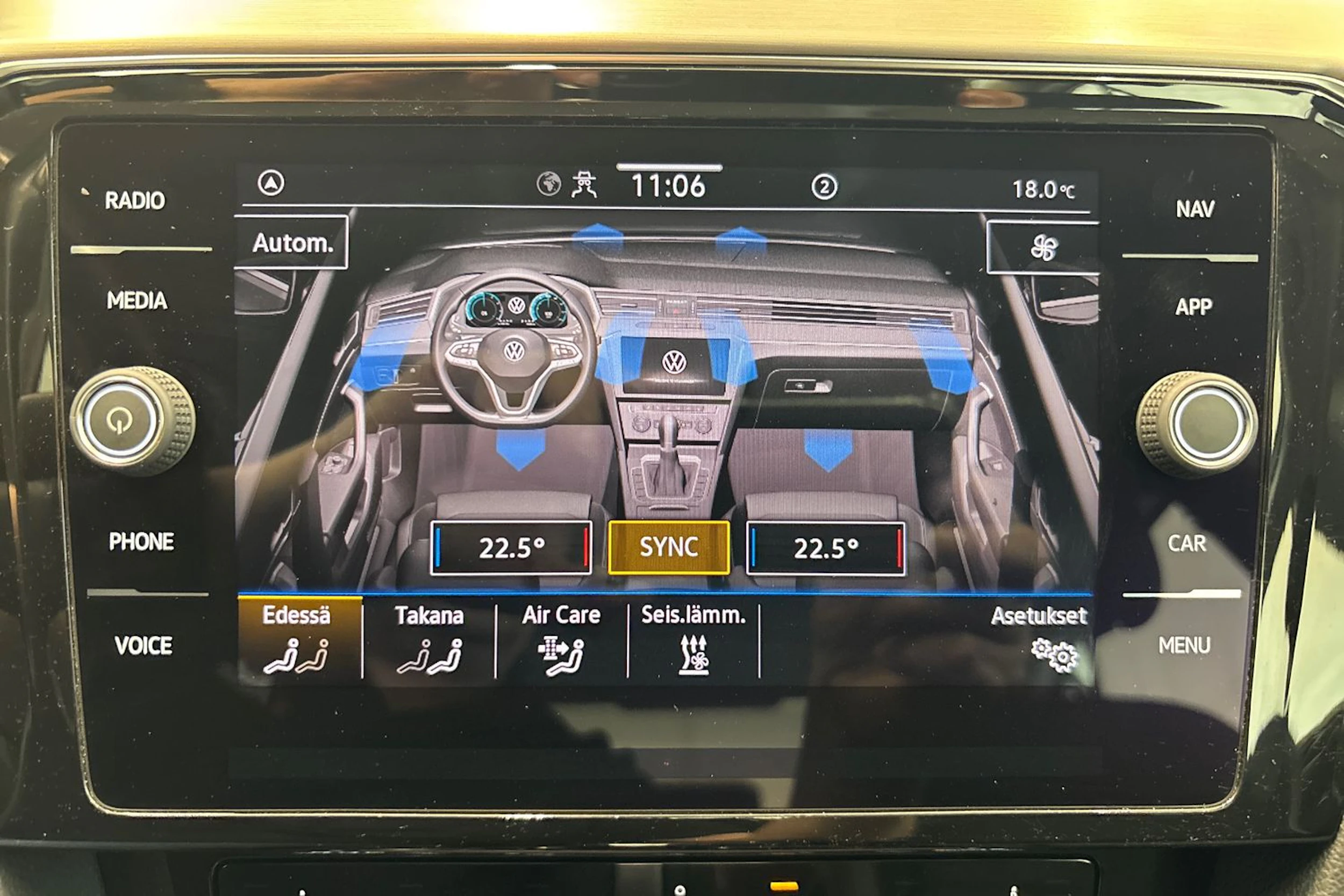 valkoinen Volkswagen Passat 2022 kuva 23.