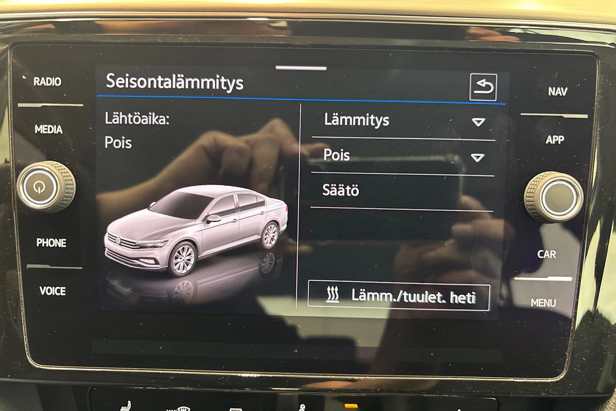 valkoinen Volkswagen Passat 2022 kuva 24.