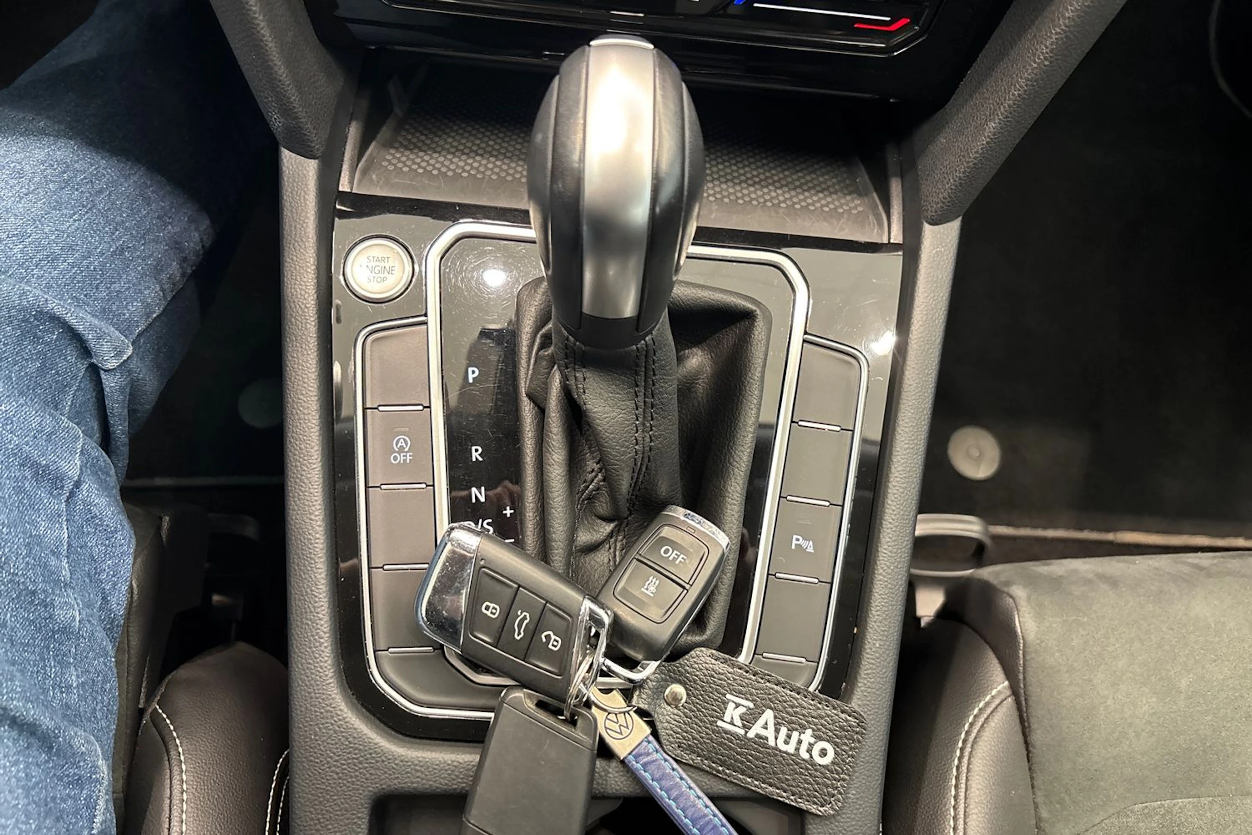 valkoinen Volkswagen Passat 2022 kuva 25.