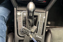 valkoinen Volkswagen Passat 2022 kuva 25.