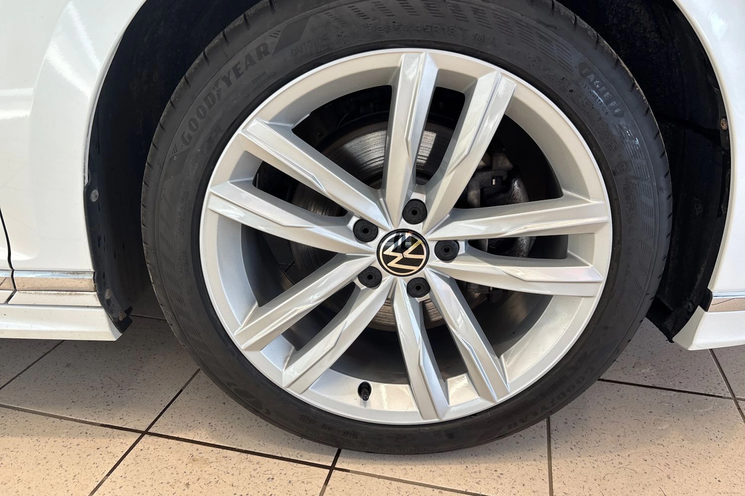 valkoinen Volkswagen Passat 2022 kuva 27.