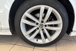 valkoinen Volkswagen Passat 2022 kuva 27.