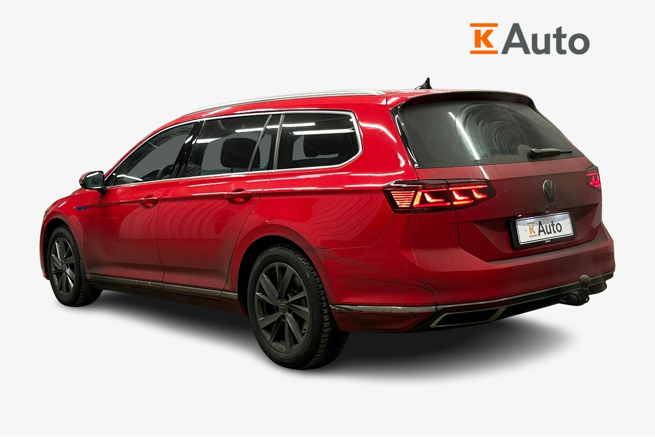 punainen Volkswagen Passat 2023 kuva 2.