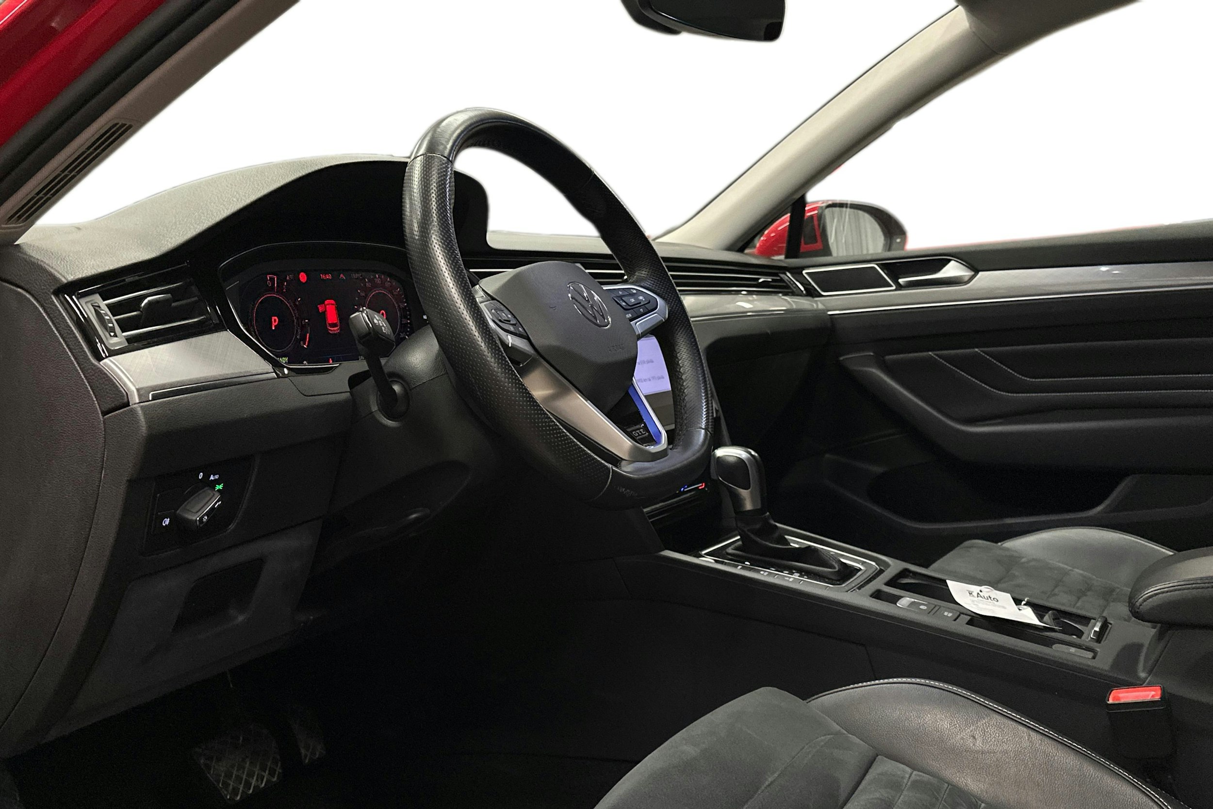 punainen Volkswagen Passat 2023 kuva 3.