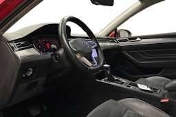 punainen Volkswagen Passat 2023 kuva 3.