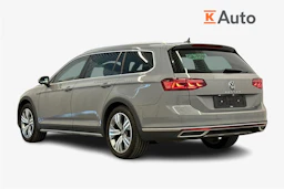 harmaa Volkswagen Passat 2023 kuva 3.