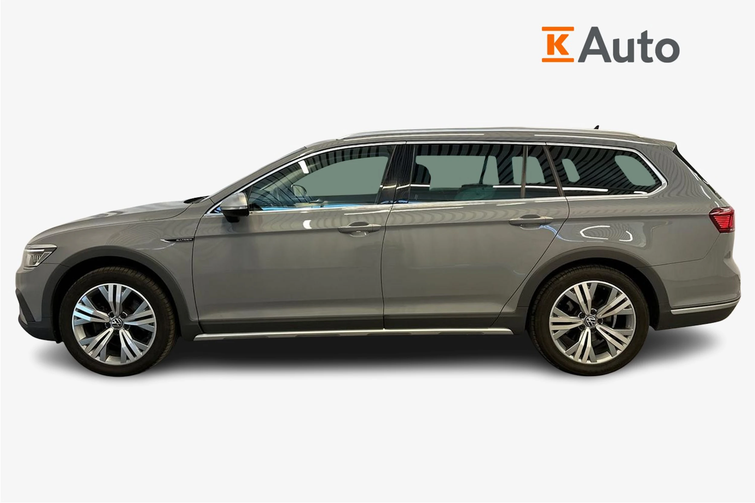 harmaa Volkswagen Passat 2023 kuva 7.