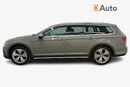 harmaa Volkswagen Passat 2023 kuva 7.