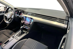 harmaa Volkswagen Passat 2023 kuva 9.